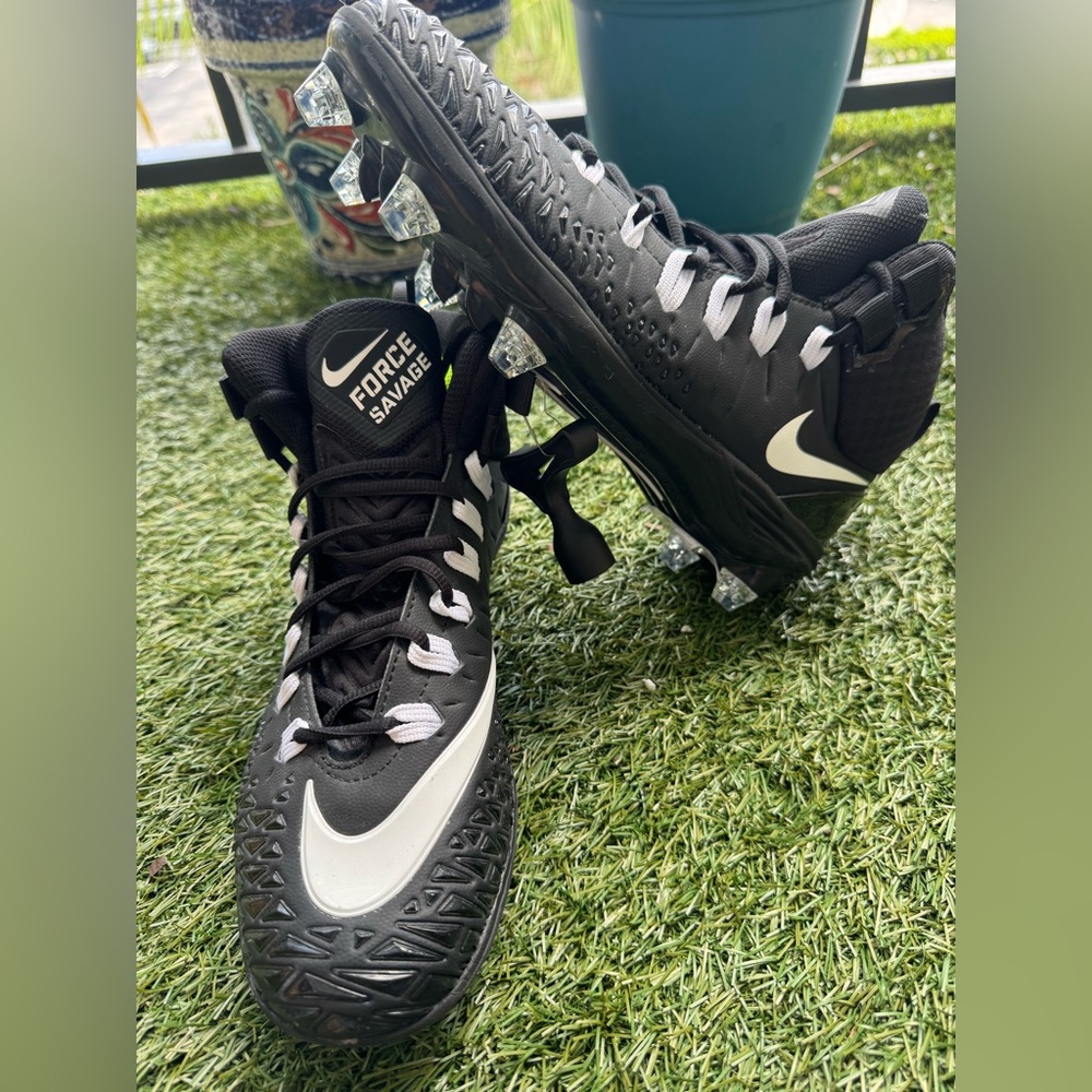 Nike Black and White Force Savage Football Cleats Size 8 🆕